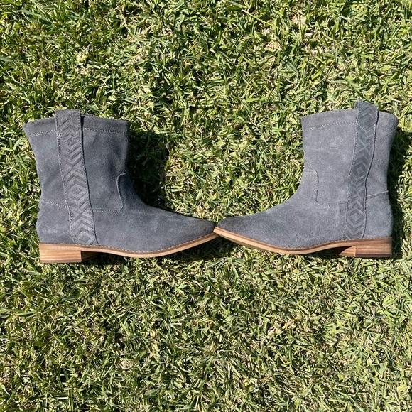TOMS CASTLEROCK GREY SUEDE Bootie • Size 6.5 women’s - Picture 4 of 6